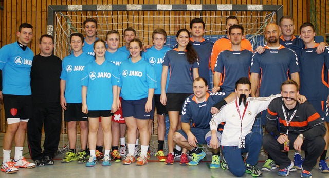Nach zwlf Stunden Handball total in K...wiederholte somit den Vorjahreserfolg.  | Foto: Werner Schnabl