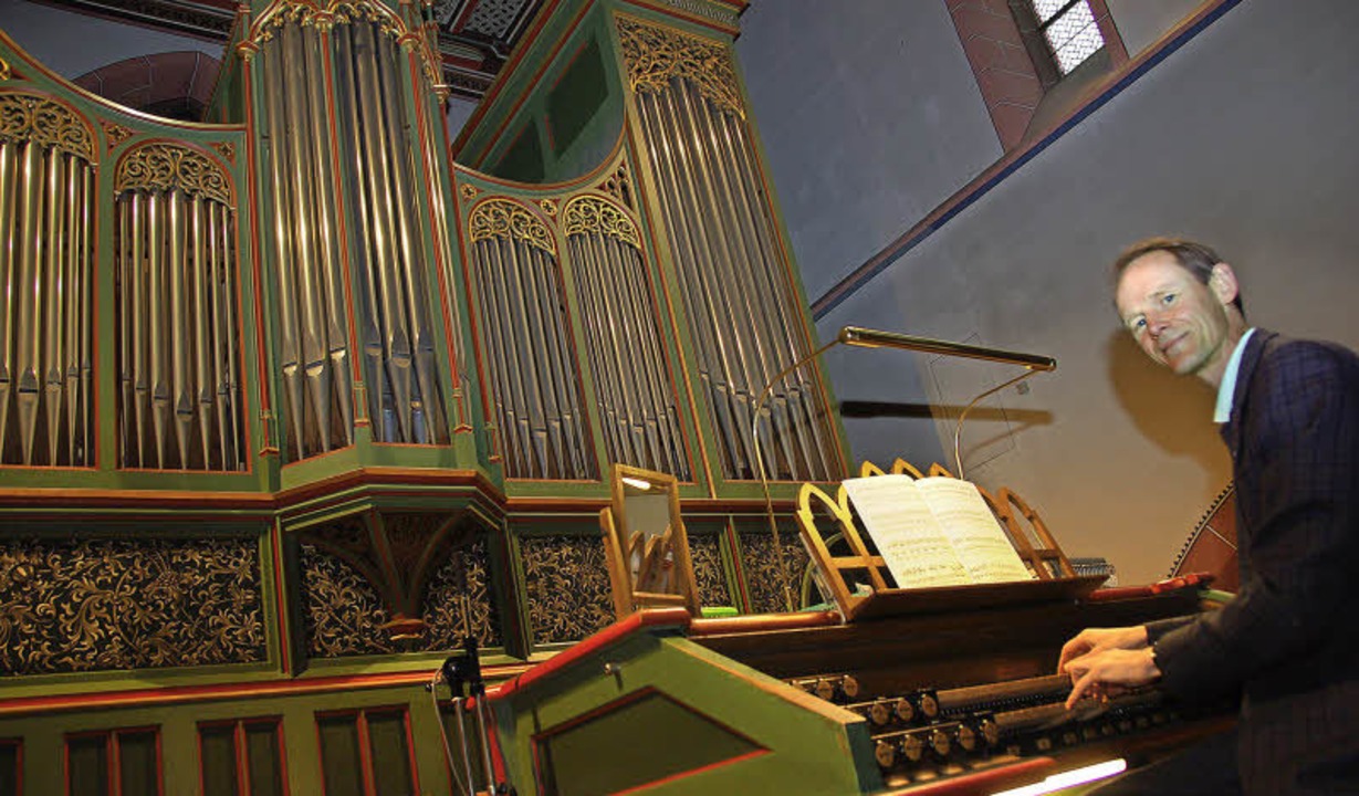 Pfarrer Franz Reiser an der Orgel im Glottertal  | Foto: Andrea Steinhart