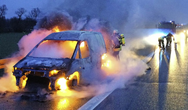 Immer wieder mal muss die Wehr Fahrzeuge lschen.   | Foto: feuerwehr