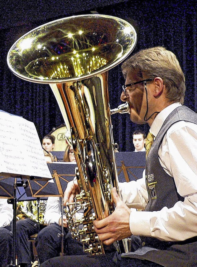 Solo fr den Mann mit der Tuba: Bernd ...  mit dem &#8222;Tuba Concerto&#8220;.  | Foto: Herbst