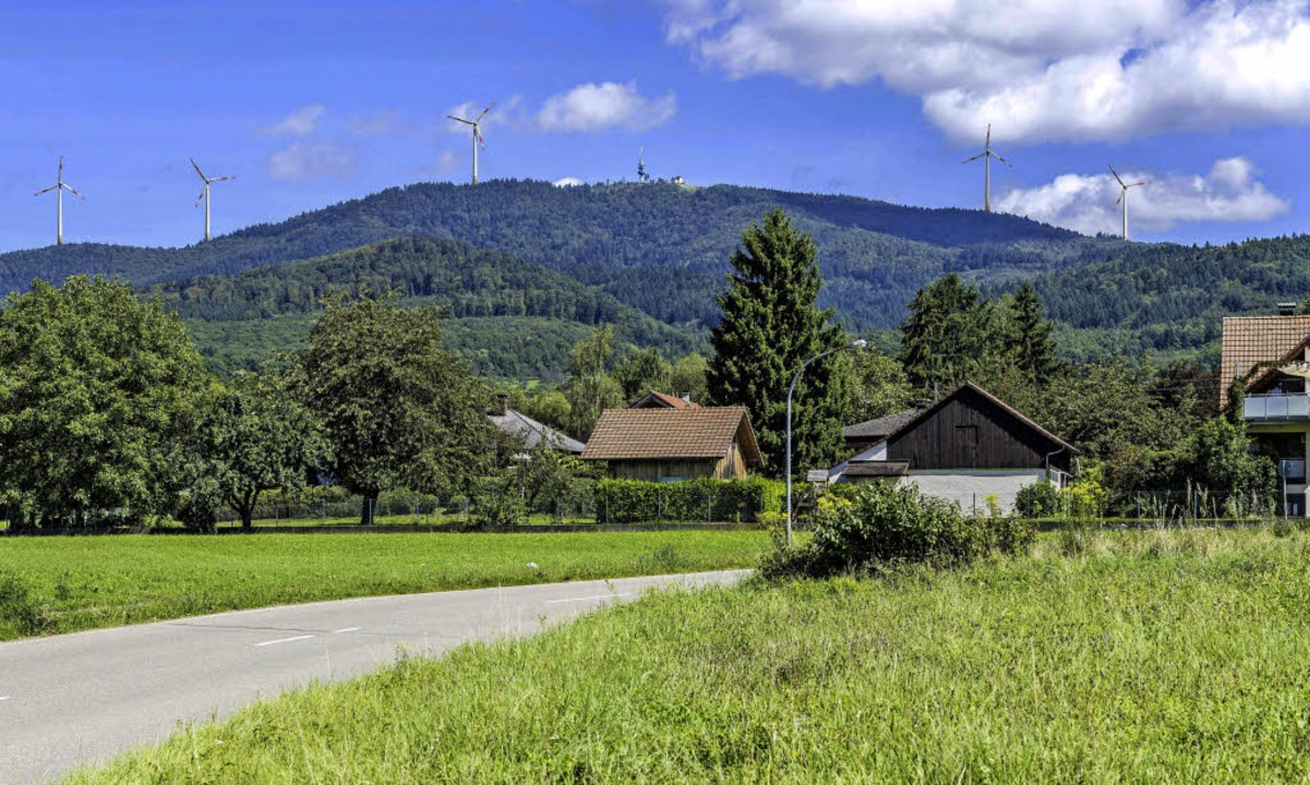 So knnte sich dem Betrachter der Blau..., sollten am Gipfel Windrder stehen.   | Foto: Bernhard Bttner