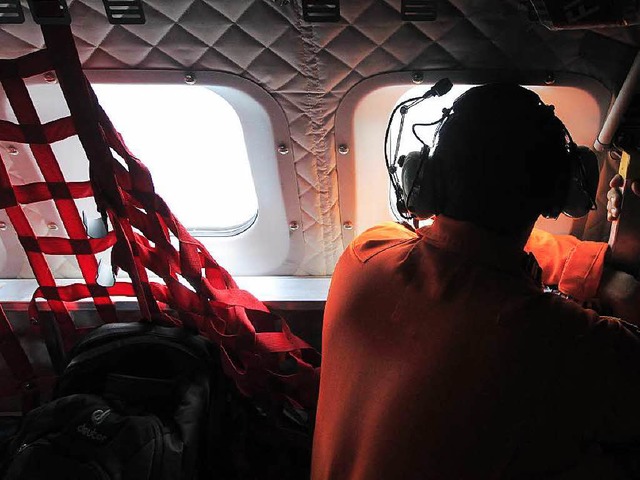 Die indonesische Luftwaffe hat Trmmer...lich vom Air-Asia-Flug QZ8501 stammen.  | Foto: dpa