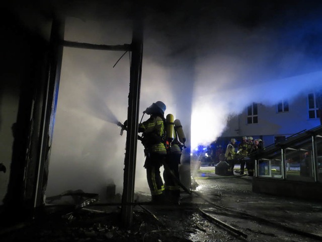 Die Feuerwehr Emmendingen konnte den Brand schnell unter Kontrolle bringen.  | Foto: Anselm Buhoff