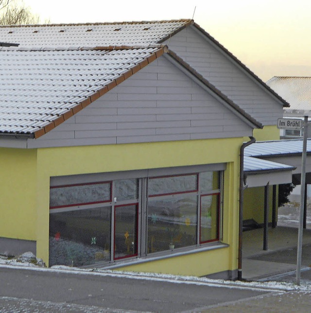 Der benachbarte Kindergarten, aber auc...bald freien Schulrume in Fischingen.   | Foto: langelott