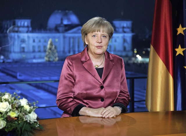 Kanzlerin Angela Merkel bei ihrer Neujahrsansprache   | Foto: dpa