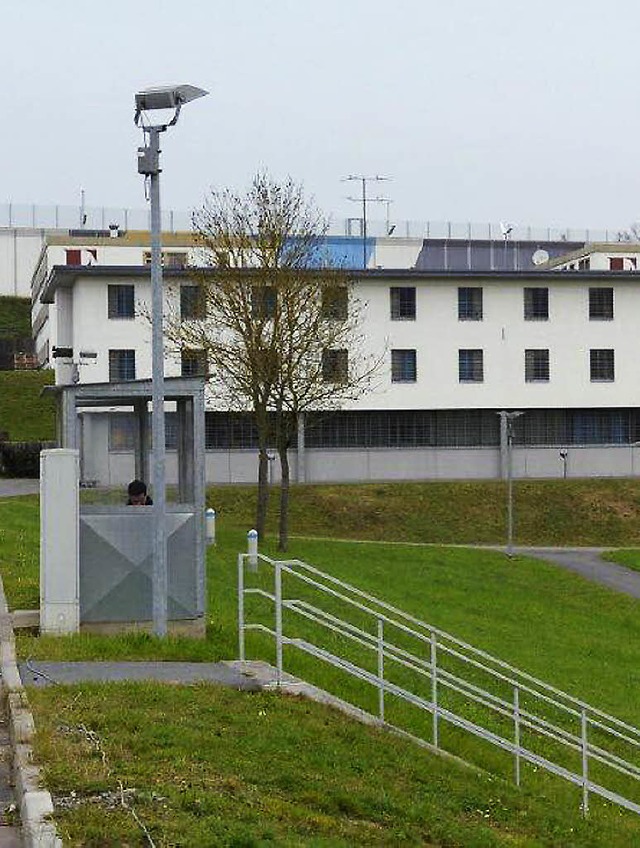 Der Freigang in Adelsheim findet knftig hinter Gittern statt.  | Foto: dpa