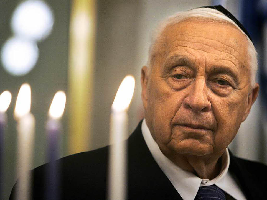<BZ-Keyword>Ariel Sharon</BZ-Keyword>: Der israelische Ministerprsident der Jahre 2001 bis 2006 stirbt am 11. Januar mit 85 Jahren.  Er galt den einen als Kriegstreiber, den anderen als Nationalheld. Er lie sein Land einzunen und befahl den Rckzug aus dem Gaza-Streifen, ehe er 2006 ins Koma fiel.