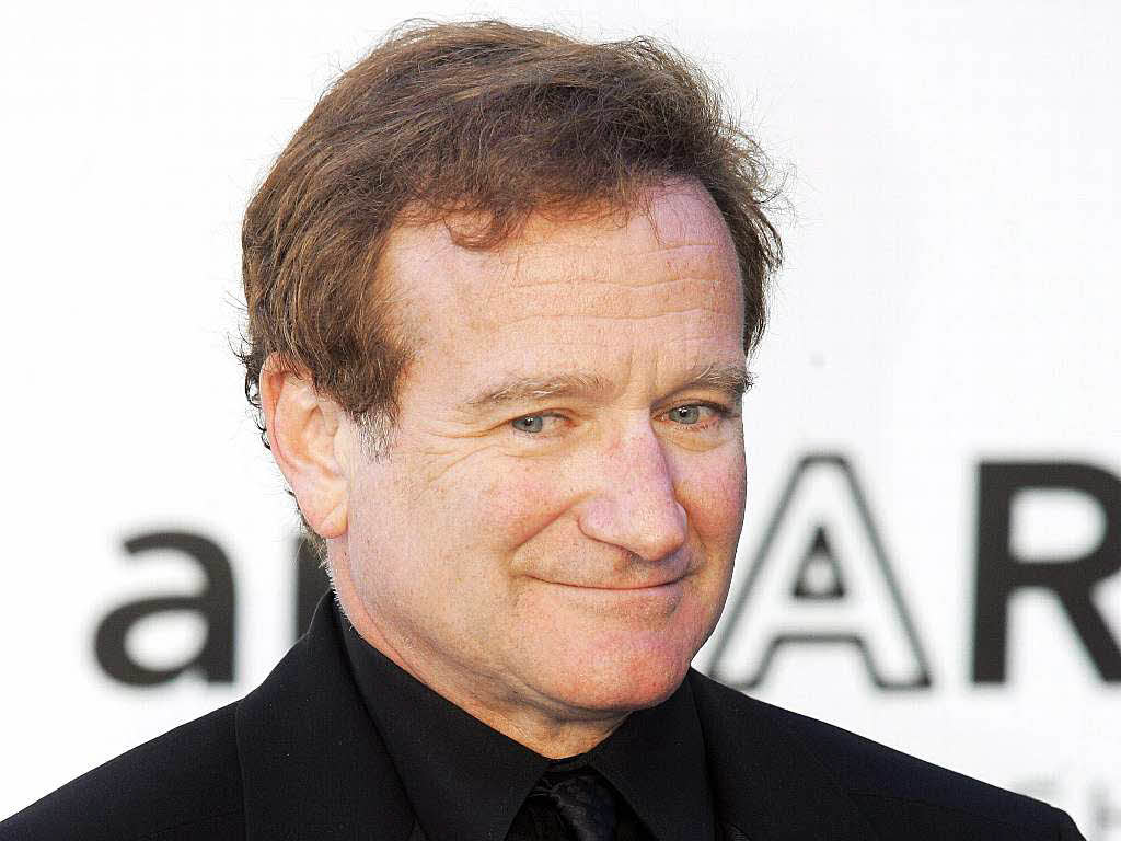 Der Hollywood-Schauspieler Robin Williams verliert 2014 den jahrelangen Kampf gegen Alkohol und Depressionen. In seiner Villa in Kalifornien nimmt er sich am 11. August im Alter von 63 Jahren das Leben.