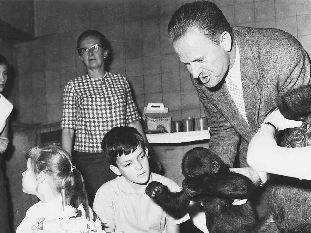 Ernst Lang: Der frhere Direktor des Zoos Basel starb kurz nach seinem 101. Geburtstag. Aufmerksamkeit erlangte er bei der Aufzucht von Goma, dem ersten in einem europischen Zoo geborenen Gorilla-Baby. Lang stribt am 21. Oktober.