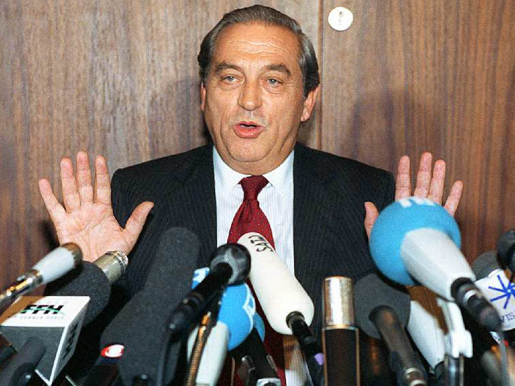 Karl Otto Phl:  Der ehemalige Leiter der  Bundesbank stirbt im Alter von 85 Jahren am 9. Dezember. Phl war ein Gegner des vom Helmut Kohl durchgesetzten Umtauschkurses von 1:1 zwischen D-Mark und Ostmark.