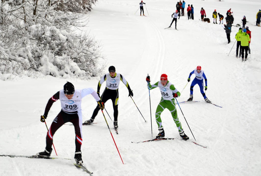 Kraftakt: Viele Langlufer standen  am...enden Winter auf den schmalen Latten.   | Foto: helmut junkel