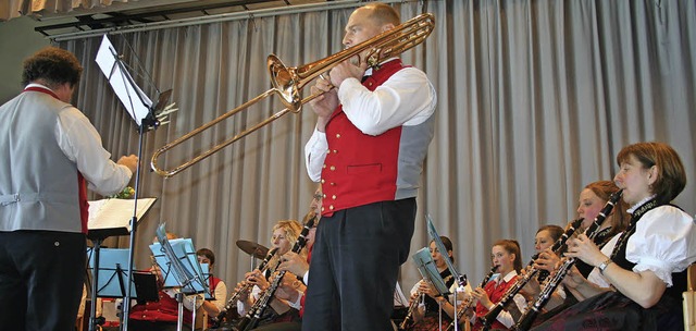Mit einem virtuosen Posaunensolo begei.... Das Stück schrieb Gottfried Hummel. | Foto: Dieter Maurer Mit einem virtuosen Posaunensolo begei.... Das Stück schrieb Gottfried Hummel. | Foto: Dieter Maurer