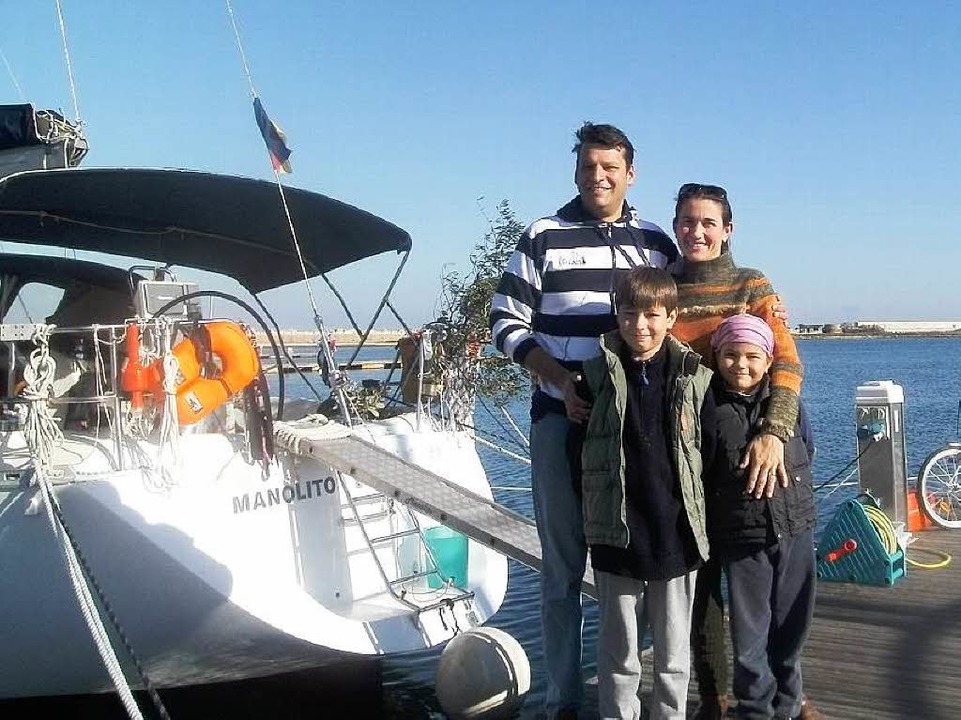 Familie Hormuth an den Feiertagen in Brindisi mit ihrem Segelboot.  | Foto: privat