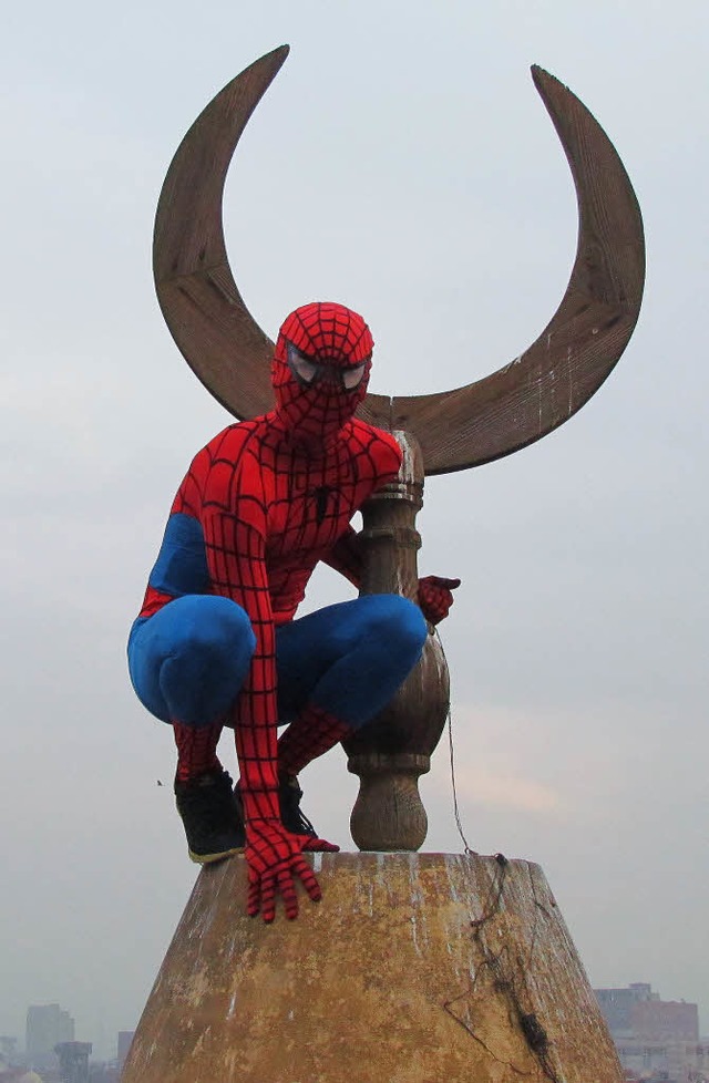 Von wegen Superheld:  Spiderman ist vo...tropole Kairo regelmig berfordert.   | Foto: Fotos: Karim El-Gawhary