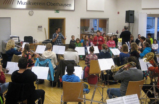 Rund 80 Kinder des Musikvereins Oberha...ne des Rheinhausener Brgersaals sein.  | Foto: Jrg Schimanski
