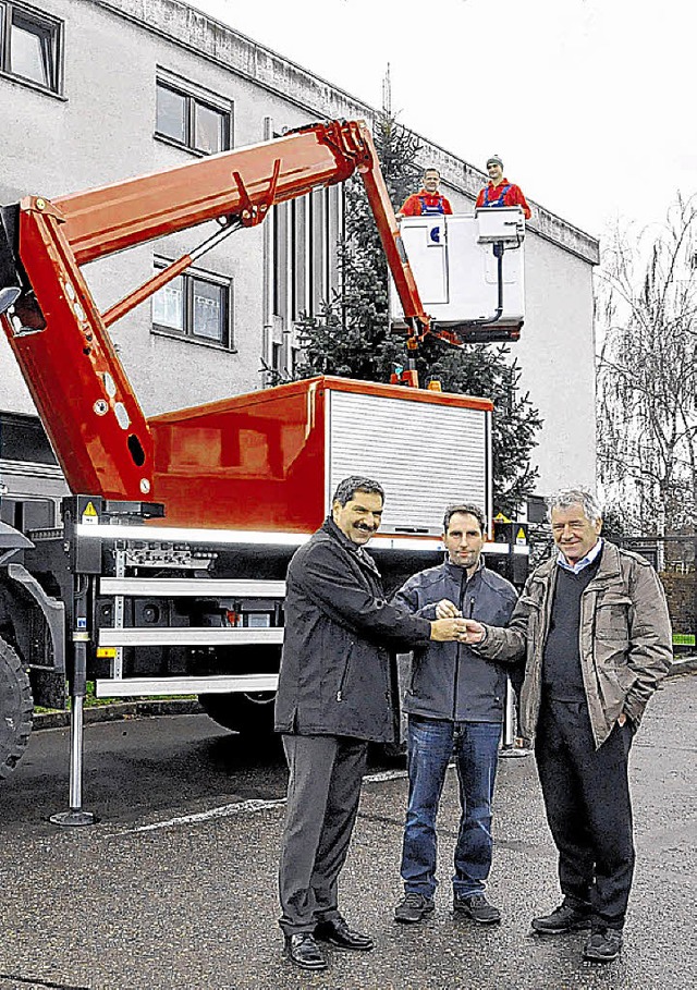 Horst Schmiedle (l.), Stadtwerke-Gesch...lierungs- und Netznutzungsmanagement.   | Foto: Bingold