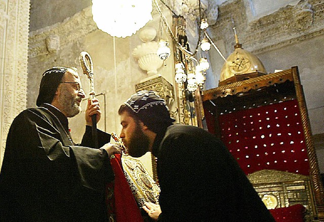 Christlicher Gottesdienst im syrisch-orthodoxen Kloster Deyrulzafaran   | Foto: afp