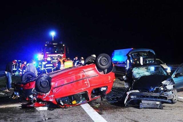 Acht Verletzte bei Karambolage auf A5