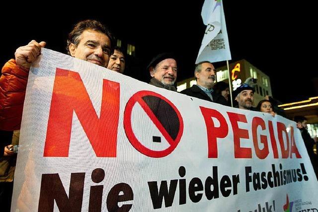 8000 Menschen demonstrieren in Stuttgart gegen Pegida