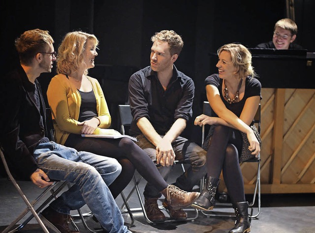 Beim Reading fr das Burnout Musical: ...e Raedt, rechts hinten Jens Uhlenhoff.  | Foto: Veit Schfermeier