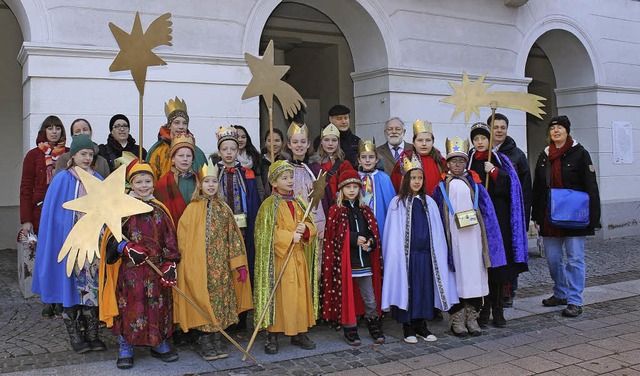 Die Sternsinger machten am Schopfheimer Rathaus Halt.  | Foto: ZVG