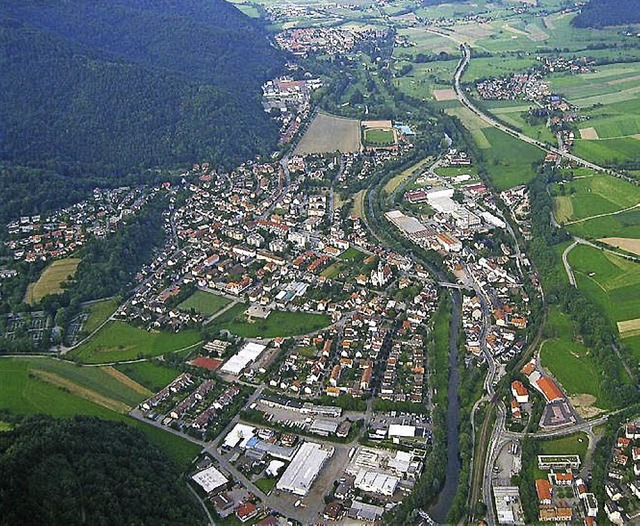 Die Lcken sind auch im Stadtbild gesc...ldkirch (unten) dicht herangewachsen.   | Foto: Picasa