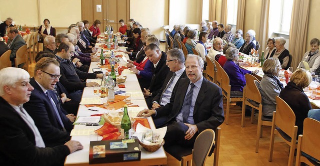 Gut besucht war der Neujahrsumtrunk de...Pflug. Links Referent Stephan Mller.   | Foto: h.fssel