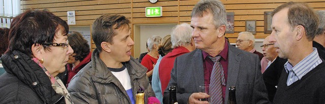 Ein guter Gastgeber bei seinem ersten ... Stefan Hofmann (Zweiter von rechts).   | Foto: Norbert Sedlak