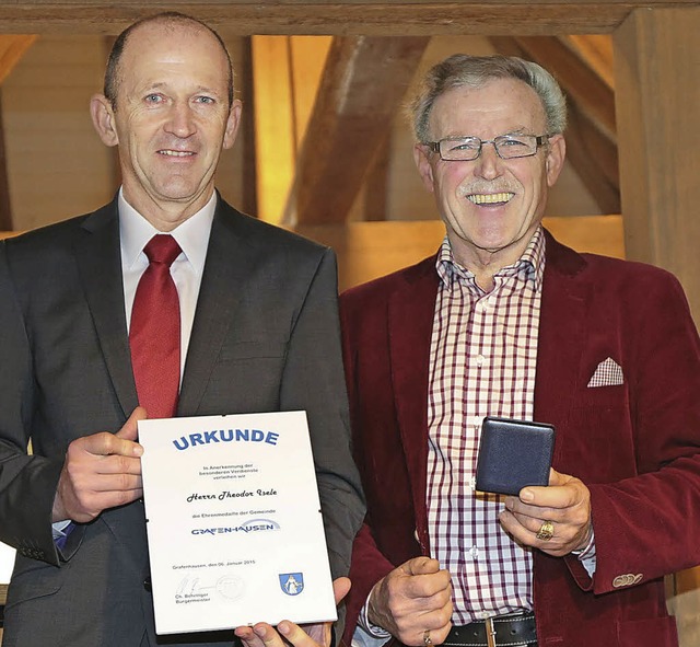 Brgermeister Christian Behringer (lin...edaille der Gemeinde Grafenhausen aus.  | Foto: Wilfried Dieckmann