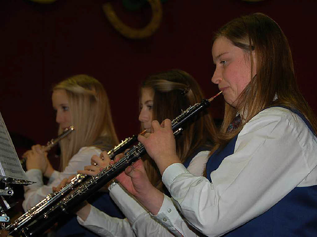 Michaela Troll (rechts) und Debütantin Annasophia Groß bewiesen ihr Können als Solistinnen auf der Oboe. Michaela Troll (rechts) und Debütantin Annasophia Groß bewiesen ihr Können als Solistinnen auf der Oboe.