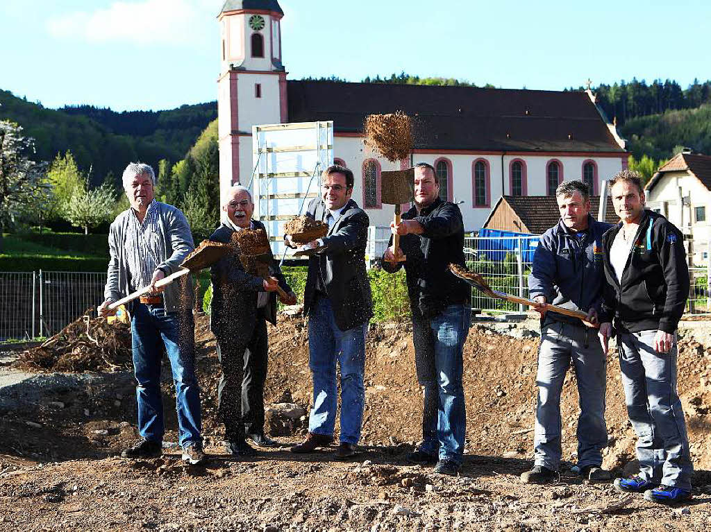 Spatenstich fr die neue Ortsmitte Schweighausen (von links): Klaus Winterer, Ludwig Gppert, Carsten Gabbert, Burkhard Faber, Klaus Geiger und Klaus Eble