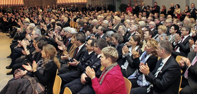 Dicht gedrngt saen und standen die Ettenheimer beim Neujahrsempfang.   | Foto: fotos: erika sieberts