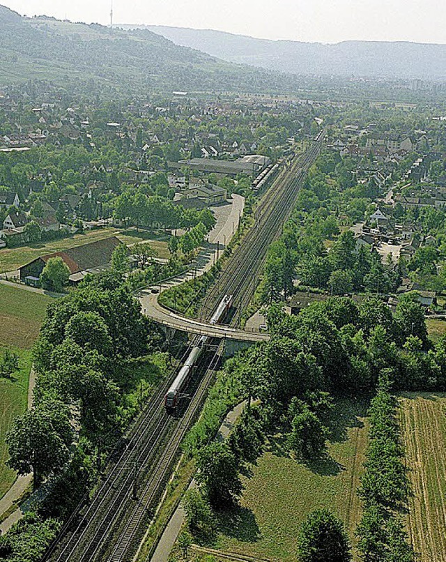 Die Tage der Festhallenbrcke (Bildmit...ustzlichen Verkehrsproblemen fhren.   | Foto: Deutsche Bahn