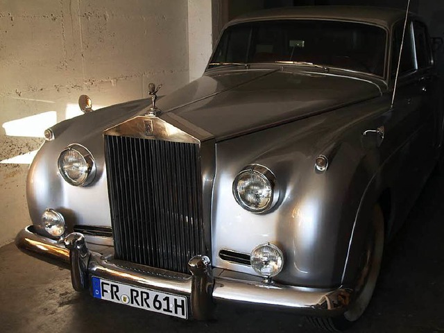 Der Rolls Royce, der einst dem King of...ben soll, in der Garage in Kenzingen.   | Foto: Bergmann