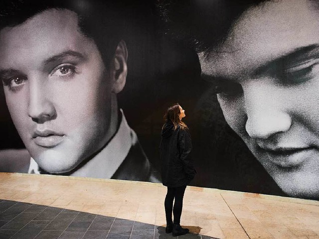 berlebensgro: Fotos von Elvis Presle...s Life&#8220; in London zu sehen sind   | Foto: AFP