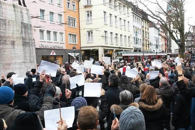 Anschlag in Paris: Freiburg zeigt Solidarität mit Charlie Hebdo