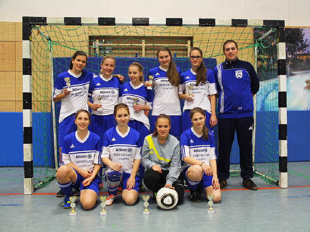 Fritz Trefzger platzierte sich mit seinen B-Juniorinnen der SG Schopfheim-Maulburg im hochklassigen Turnier vor den B-Mädchen aus Hausen, Wittlingen und Nollingen. Fritz Trefzger platzierte sich mit seinen B-Juniorinnen der SG Schopfheim-Maulburg im hochklassigen Turnier vor den B-Mädchen aus Hausen, Wittlingen und Nollingen.