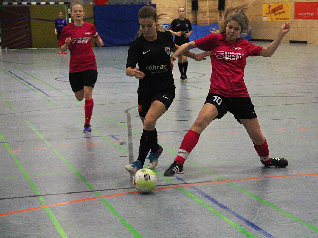 Spannend und hochklassig war das Finale bei den B-Juniorinnen zwischen dem Team Aargau (schwarz) und dem ESV Waldshut (pink). Spannend und hochklassig war das Finale bei den B-Juniorinnen zwischen dem Team Aargau (schwarz) und dem ESV Waldshut (pink).