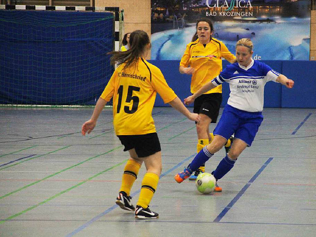 Die B-Juniorinnen der SG Schopfheim-Maulburg (weiß-blau) gegen den FC Herrischried (gelb) beim 10. Mädchen-Oberrhein-Cup (Allianz-Girls-Cup). Die B-Juniorinnen der SG Schopfheim-Maulburg (weiß-blau) gegen den FC Herrischried (gelb) beim 10. Mädchen-Oberrhein-Cup (Allianz-Girls-Cup).
