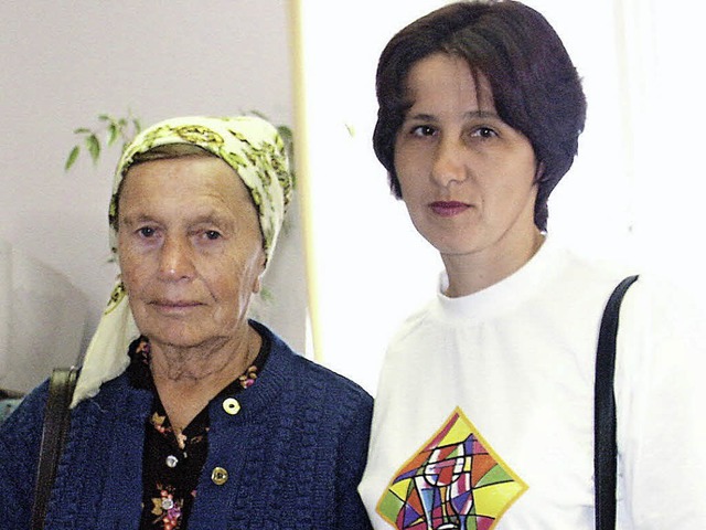 Die Ukrainerin Katharyna Denjeka (li.)...nem Besuch in der BZ-Redaktion 2003.    | Foto: Archivbild: Wolfgang Roth