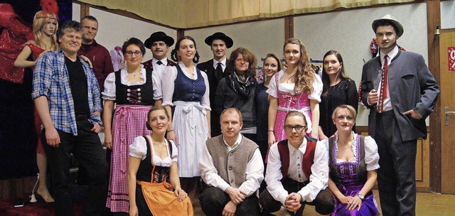 Das Ensemble der Theatergruppe des Mus...ur bis hin zu den Maskenbildnerinnen.   | Foto: Fotos: Roland Gutjahr
