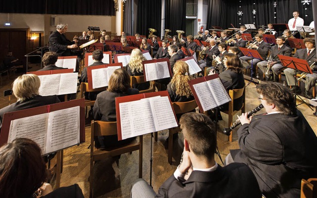 Die etwa 50 Musiker der Musikkapelle K...in eindrucksvolles Dreiknigskonzert.   | Foto: gabriele zahn