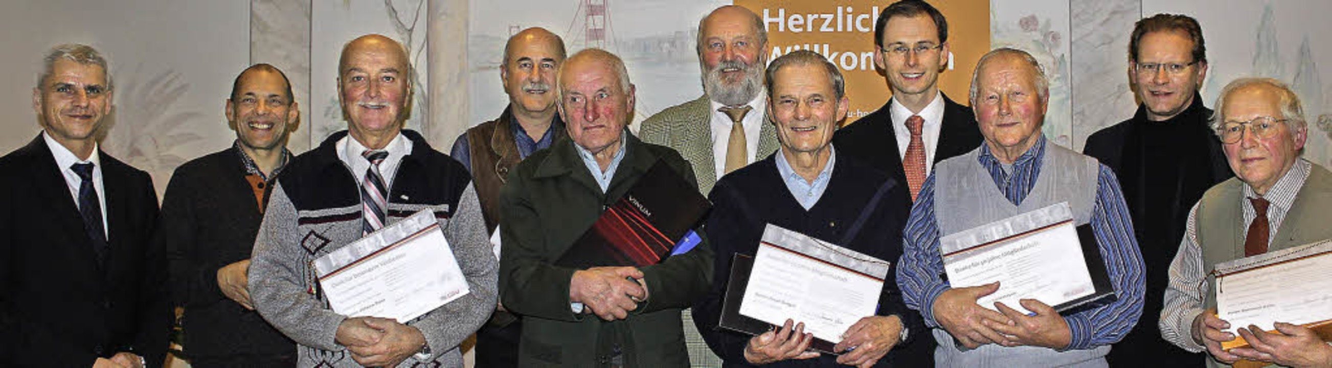 Fr 50-jhrige Treue zur CDU wurden Be...amer (von rechts hinten) gratulierten.  | Foto: Christa Maier