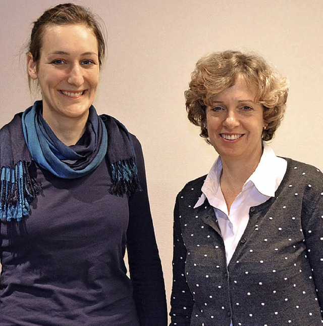 Sie teilen sich die Arbeit in sechs Ge...ike Krebs (links) und Lauren Warnatz.   | Foto: Gallien
