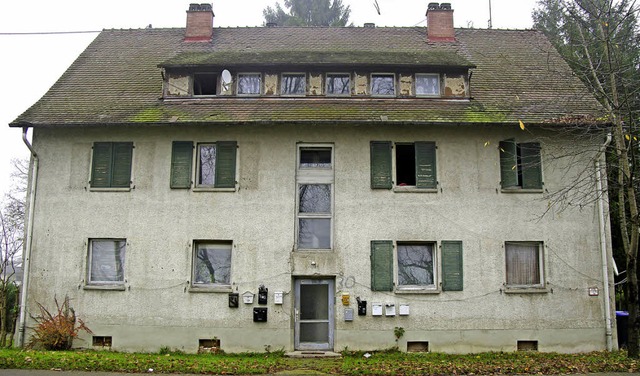 In dem heruntergekommenen Haus  Eisenb...emeinden und der Caritas geschlossen.   | Foto: martin Pfefferle/Andrea Gallien