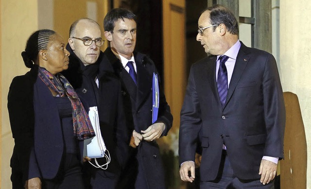 Noch Herr der Lage? Prsident Hollande...r, Innenminister und Justizministerin   | Foto: AFP