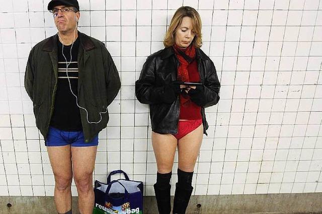 Nur zum Spa - ohne Hosen U-Bahn fahren