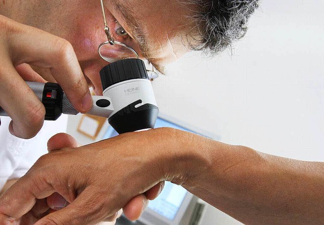 Termine bei Dermatologen sind oft Mang...l manche  Schnheitsmedizin betreiben.  | Foto: dpa Deutsche Presse-Agentur