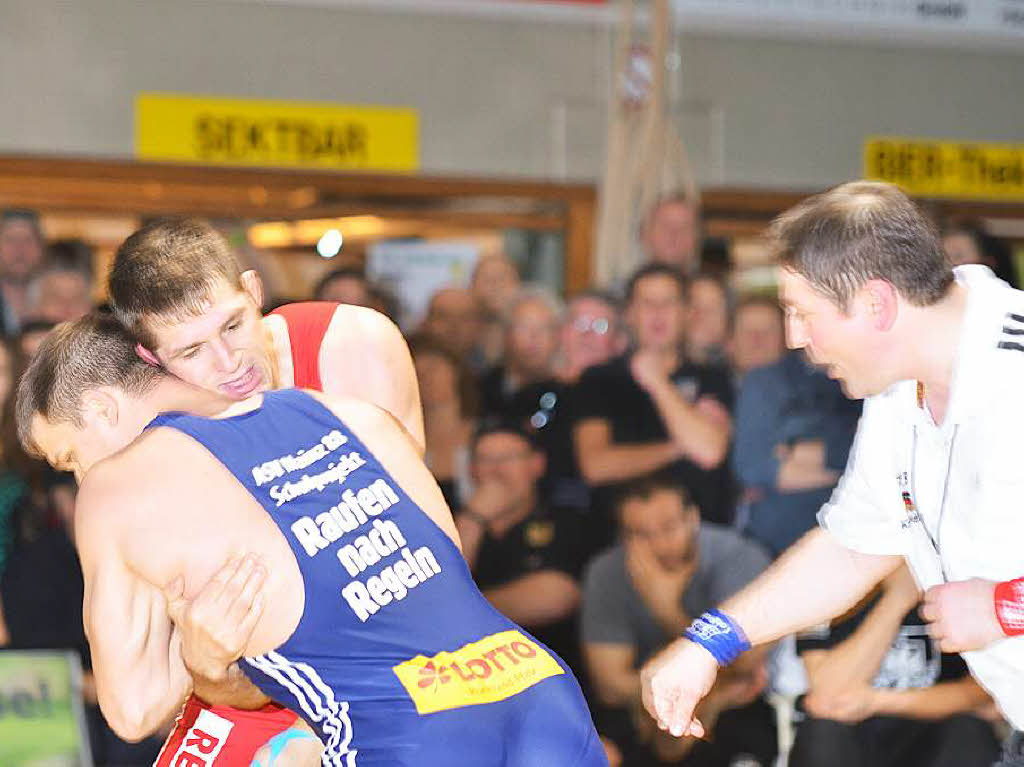 Erstliga-Ringen in Adelhausen: Der TuS ist erneut im Viertelfinale ausgeschieden.