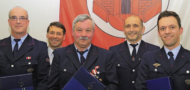 Brgermeister Bruno Metz und Stadtkoma...0 Jahre) und  Florian Koch (15 Jahre).  | Foto: Sandra DEcoux-Kone